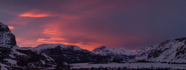 Panoramica de un atardecer en El Chalten , Patagonia Argentina