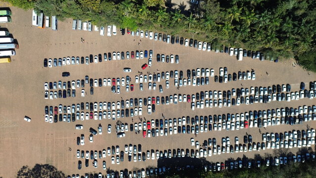 Estacionamento de Carros visto de cima