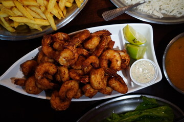 Porção de Camarão a milanesa com Fritas