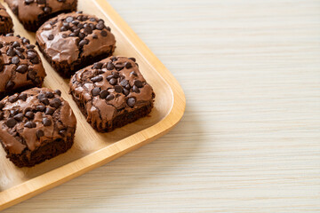 dark chocolate brownies topped by chocolate chips