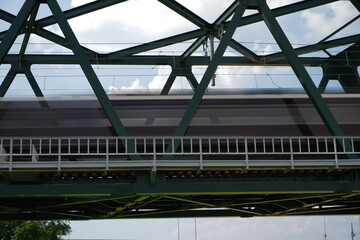 鉄橋と電車