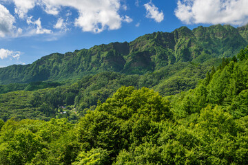 Fototapeta premium 長野市鬼無里、大望峠から仰ぎ見る戸隠連峰の西岳