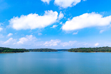 多摩湖と取水塔