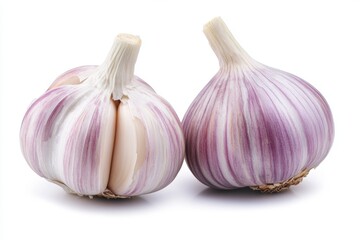 Obraz premium Fresh garlic bulbs isolated on white background