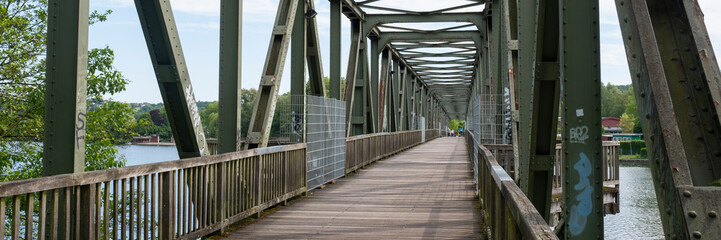 Ehemalige Eisenbahnbr&uuml;cke &uuml;ber der Ruhr, Heisingen, Kupferdreh, Essen, Ruhrgebiet, Nordrhein-Westfalen, Deutschland, Europa