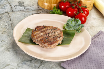 Grilled tuna medallion in the plate