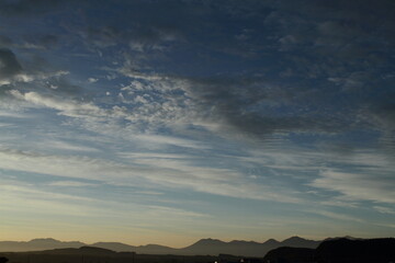 十勝岳連邦に広がる朝焼けの雲
