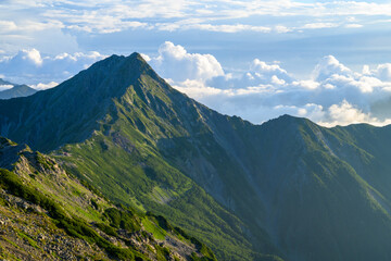 【南アルプス】間ノ岳山頂からの北岳の眺望