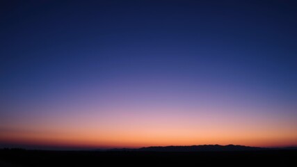 Obraz premium Minimalist Background: Retro-Inspired Graphic Design with a Contemporary Twist 