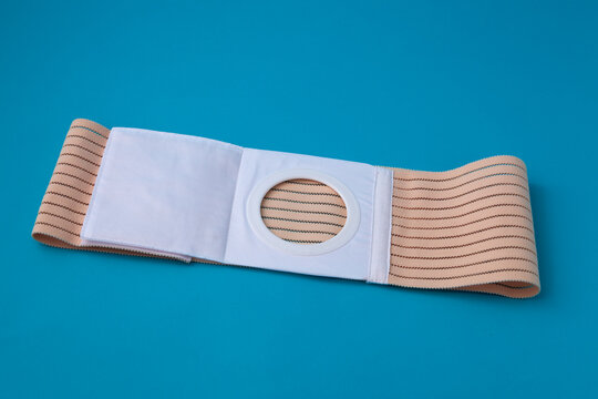 abdominal belt with stoma opening