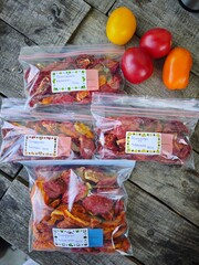 drying tomatoes process. how to dry tomatoes. sun-dried tomatoes. tomatoes in a dehydrator....
