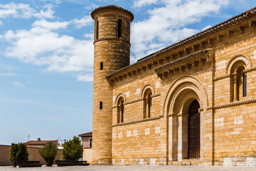 Fototapeta premium Romanesque church of San Martin of Fromista in Palencia, Spain, exterior view