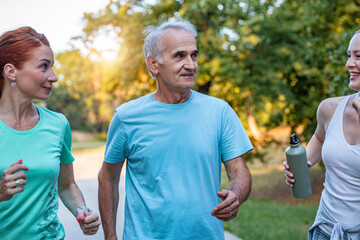 Obraz premium Active Senior men running in a group