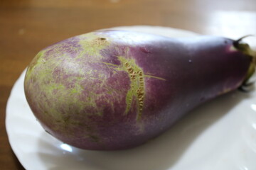 特大ナス、普通のナスの10倍、おいしい、つけもの、てんぷら、マーボーなす、