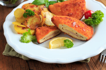 Cordon bleu mit Bratkartoffeln