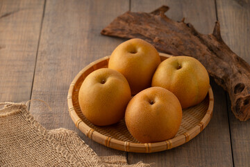 Japanese pears,Asian pears.
Asian pears: any of a variety of pears, mainly of Japanese and Chinese origin, with crisp, juicy flesh and typically have yellow, brown, or green skin.
