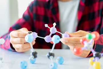 Student is studying simulate shape of covalent molecules by connecting molecular function shapes on...