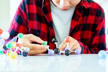 Student is studying simulate shape of covalent molecules by connecting molecular function shapes on...