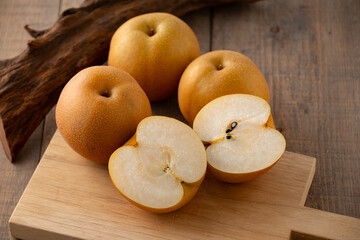 Japanese pears,Asian pears.
Asian pears: any of a variety of pears, mainly of Japanese and Chinese origin, with crisp, juicy flesh and typically have yellow, brown, or green skin.
