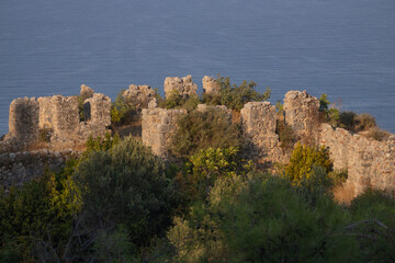 Fototapeta premium castle, architecture, medieval, tower, europe, fortress, spain, old, ancient, stone, building, wall, sky, travel, landscape, city, landmark, house, historic, hill, mountain, history, fortification, it