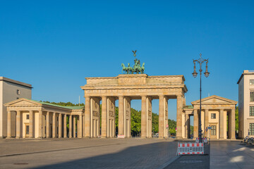 Berlin Germany, city skyline at Brandenburg Gate (Brandenburger Tor) © Noppasinw