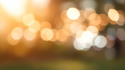 Obraz premium Soft bokeh lights create a warm and inviting atmosphere during an outdoor gathering in the evening glow of golden sunlight