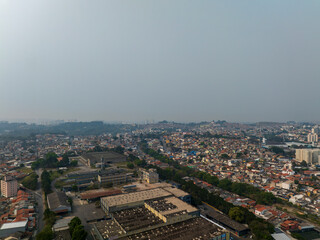 imagens aéreas impressionantes da cidade de Osasco, destacando seus principais pontos e oferecendo uma perspectiva única e ampla para valorizar projetos e promover a beleza urbana.