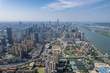 Obraz premium Breathtaking Aerial View of a Modern City and River Landscape