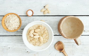 Haferflocken Brei mit Mandeln Mandel Haferbrei Brei Hafer Porridge