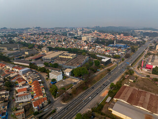 imagens aéreas impressionantes da cidade de Osasco, destacando seus principais pontos e oferecendo uma perspectiva única e ampla para valorizar projetos e promover a beleza urbana.