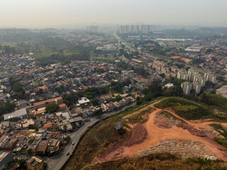imagens aéreas impressionantes da cidade de Osasco, destacando seus principais pontos e oferecendo uma perspectiva única e ampla para valorizar projetos e promover a beleza urbana.