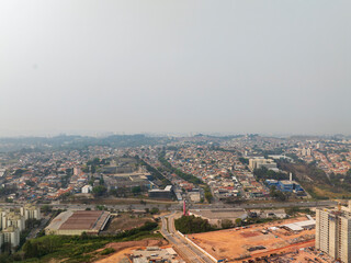 imagens aéreas impressionantes da cidade de Osasco, destacando seus principais pontos e oferecendo uma perspectiva única e ampla para valorizar projetos e promover a beleza urbana.
