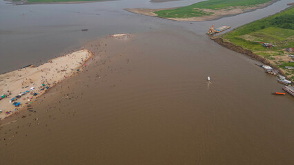 BEACHES ON THE AMAZON RIVER, DURING THE LOW RIVER SEASON, SANDY BEACHES ARE FORMED ON THE AMAZON...