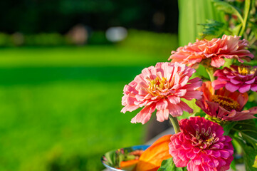 ピンク色の仏花