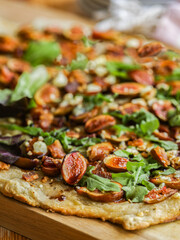 fig flatbread with arugula and cheese