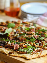 fig flatbread with arugula and cheese