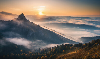 Obraz premium The sun rises over a mountain range, casting a golden glow on the clouds below