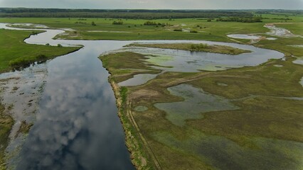 Rozlewiska Narwii. Łomżyński Park Krajobrazowy. Dron
