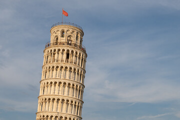 Leaning Tower of Pisa, Upper levels with negative space