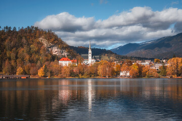 Obraz premium St. Martin's Parish Church on Lake Bled - Slovenia