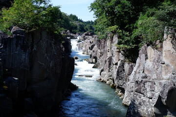  厳美渓 - 奇岩と清流が織りなす自然の芸術
