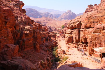 ペトラ遺跡 - 壮大な砂漠の山岳と歴史の風景