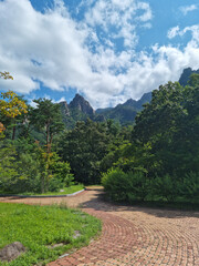 This is the scenery of Seorak Mountain, South Korea.