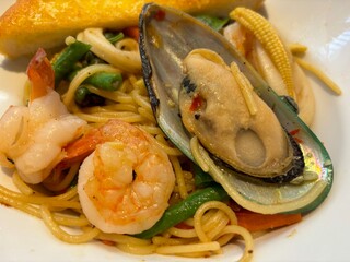 Stir-fried seafood macaroni