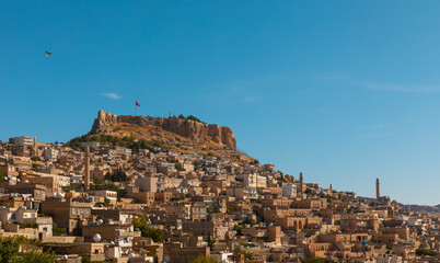 Obraz premium Ancient and stone houses of Old Mardin (Eski Mardin) with Mardin Castle, Located South Eastern of Turkey