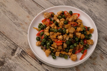 Saute tempeh and leunca. Tumis leunca tempe. Solanum nigrum, the European black nightshade or simply black nightshade or blackberry nightshade.