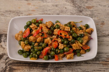 Saute tempeh and leunca. Tumis leunca tempe. Solanum nigrum, the European black nightshade or simply black nightshade or blackberry nightshade.