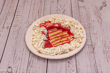 Crepes are delicious in both their savory and sweet versions, and they certainly become even more irresistible when combined with cream and syrup