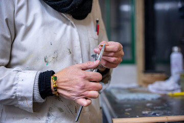 Artisans dans un atelier en train de travailler