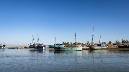 Obraz premium Fishing boats anchored on the river in Morondava, Madagascar, showcasing the tranquil life of local fishermen at dawn